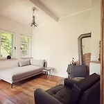 Denkmalgeschuetztes Haeuschen Mit Schwimmteich Holiday home