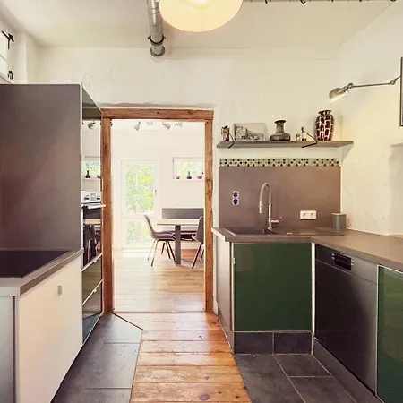 Casa de Férias Denkmalgeschuetztes Haeuschen Mit Schwimmteich *