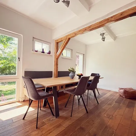 Denkmalgeschuetztes Haeuschen Mit Schwimmteich Casa de Férias