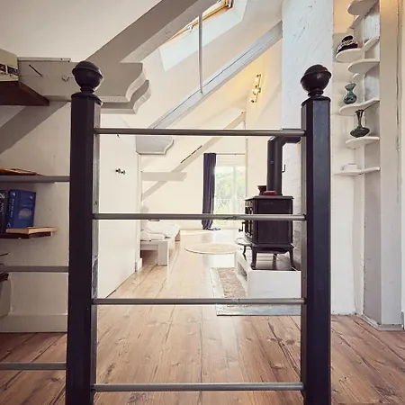 Denkmalgeschuetztes Haeuschen Mit Schwimmteich Dom wakacyjny Braunfels