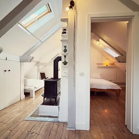 Denkmalgeschuetztes Haeuschen Mit Schwimmteich Casa de Férias