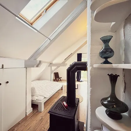 Denkmalgeschuetztes Haeuschen Mit Schwimmteich * Braunfels