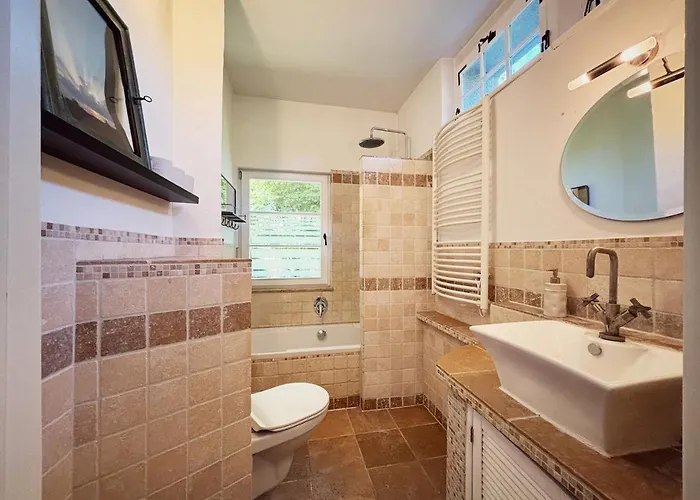 Denkmalgeschuetztes Haeuschen Mit Schwimmteich Dom wakacyjny Braunfels