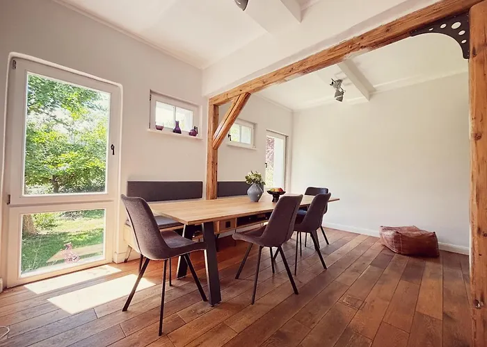 Denkmalgeschuetztes Haeuschen Mit Schwimmteich Prázdninový dům