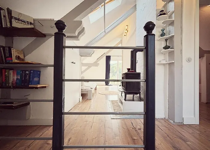 Denkmalgeschuetztes Haeuschen Mit Schwimmteich Dom wakacyjny Braunfels