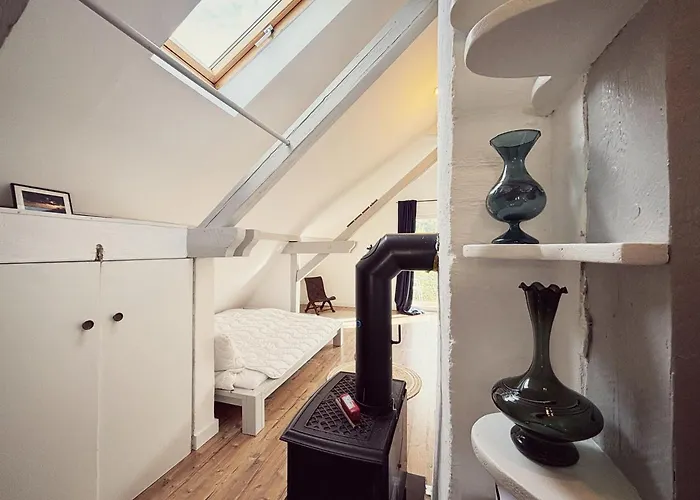 Denkmalgeschuetztes Haeuschen Mit Schwimmteich * Braunfels